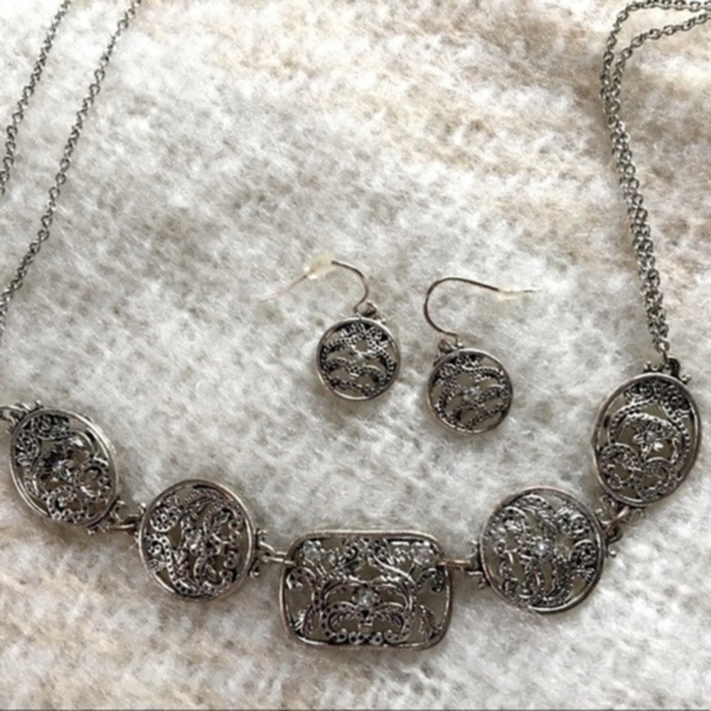 Avon Vintage Antique Texture Necklace Earrings Set - Picture 2 of 5